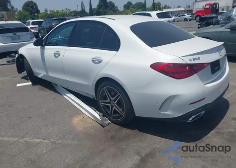 2022 Mercedes-Benz C 300 Sedan z USA, uszkodzony, nr VIN W1KAF4GB5NR036745